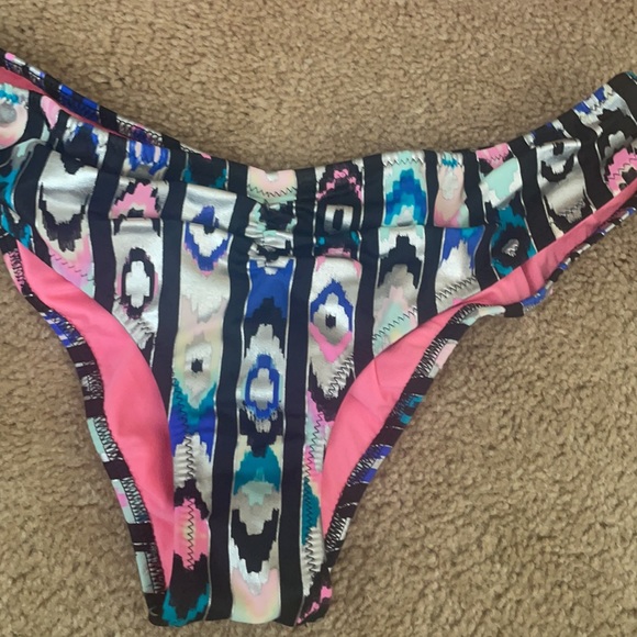 Bikini - Picture 6 of 8